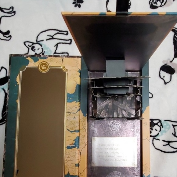 Urban Decay Game of Thrones Eyeshadow Palette - Picture 3 of 6